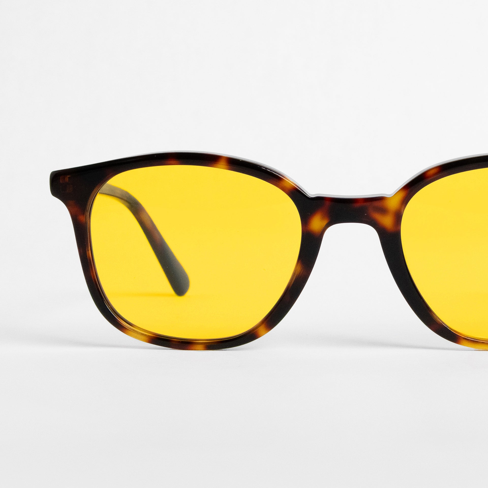 Daylights_Tortoiseshell_Front_